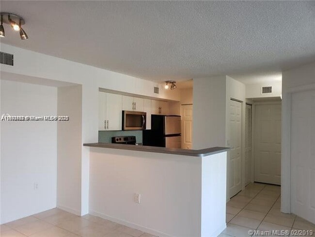 Building Photo - 777 SW 111th Way