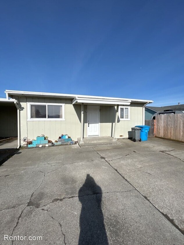 Primary Photo - 2 br, 1 bath House - 144 Perch St