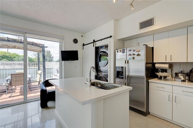 Foto del edificio - 8535 SW 152nd Ave
