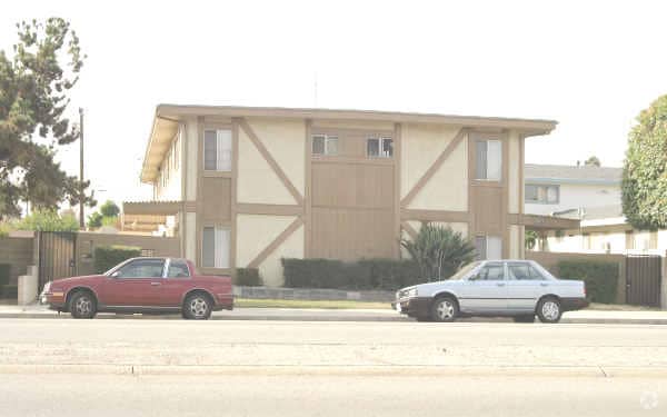 Building Photo - 2967 N Garey Ave