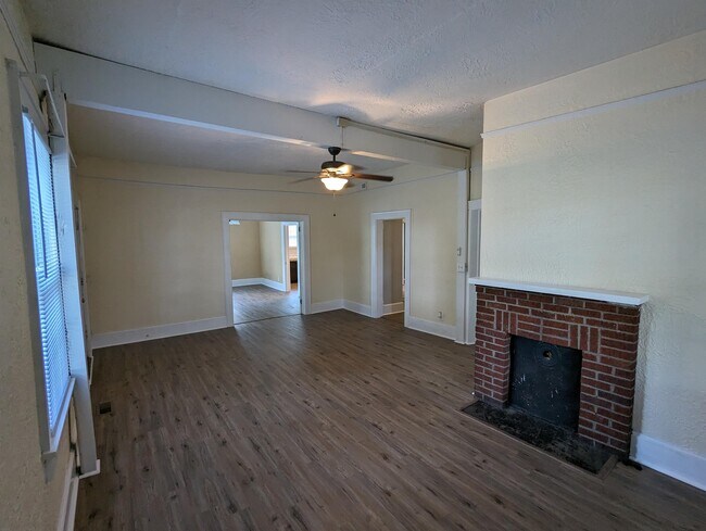 Building Photo - 100 Mulberry St