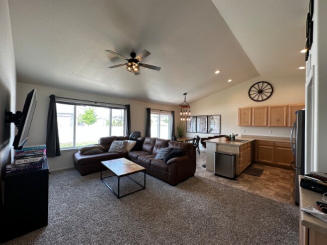 Foto del edificio - 1917 104th Avenue Ct