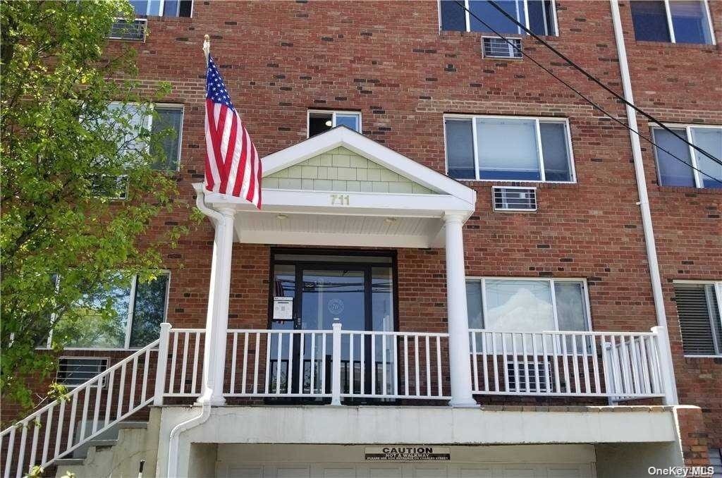 Foto principal - 711 Willis Ave