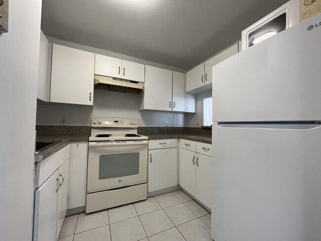 Building Photo - 1990 Marseille Dr