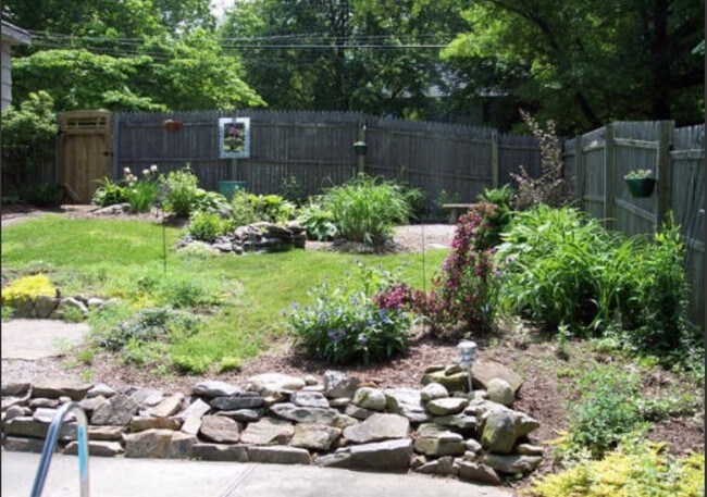 Foto del edificio - 15 Armstrong Dr