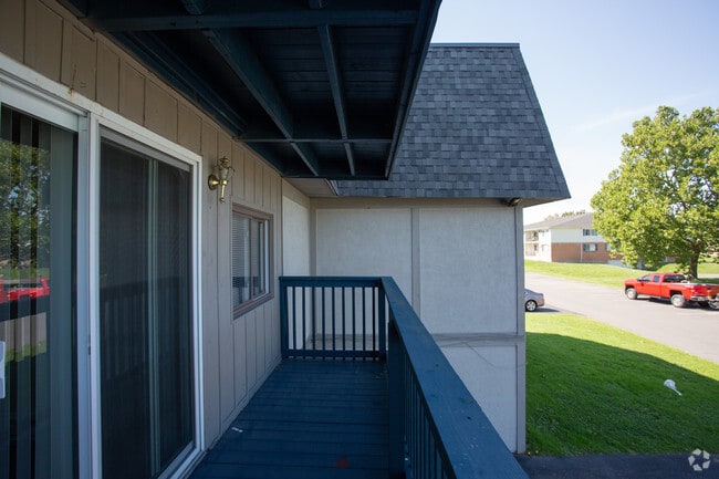 1BR, 1BA - Wellington Manor Apartments