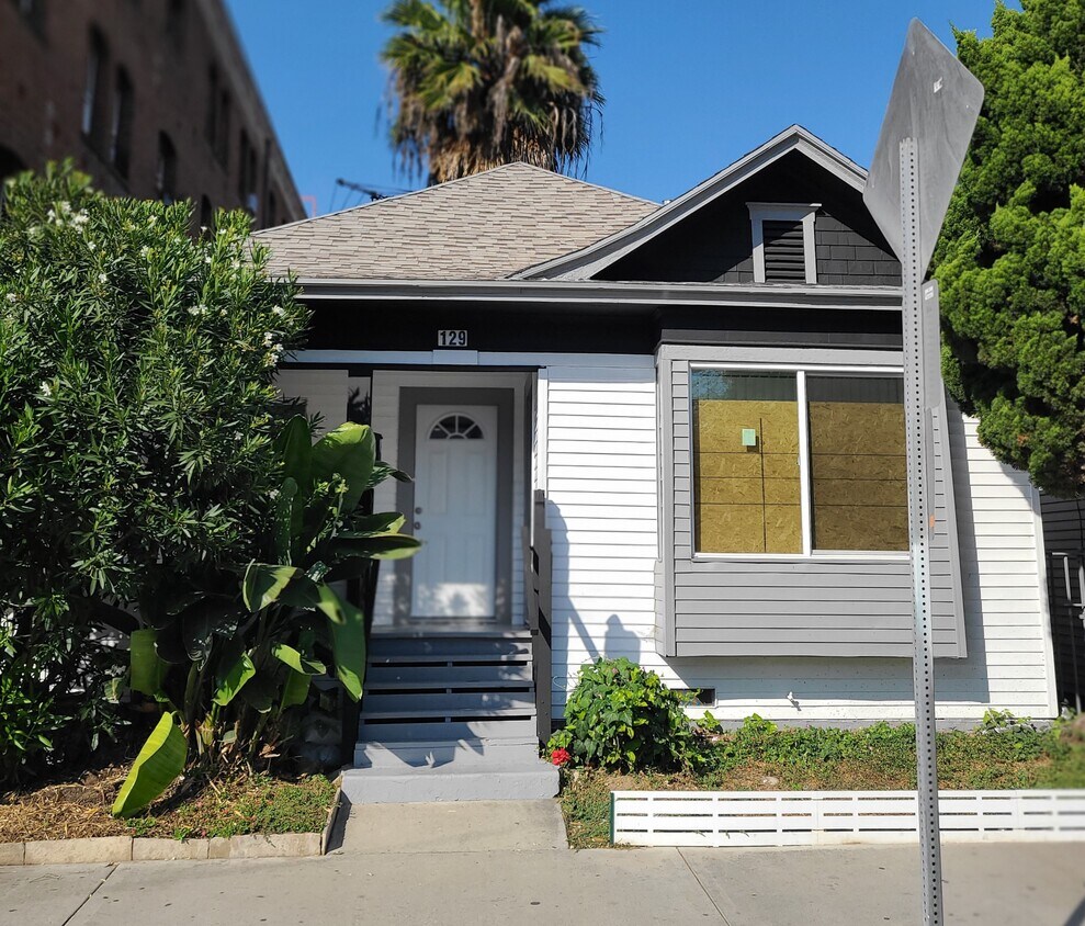 Primary Photo - 129 W 8th St
