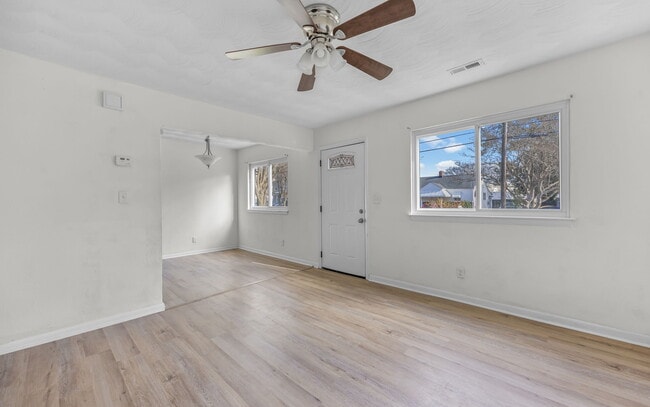 Building Photo - 2827 Grandy Ave