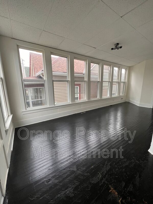 Primary Photo - 111 Stutsman St