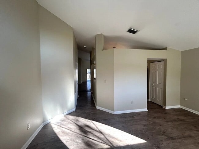 Building Photo - 2483 Crestdale Cir SE