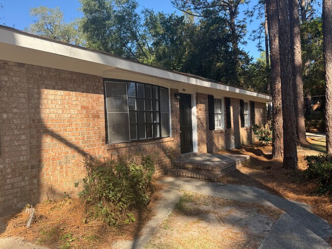 Foto del edificio - 302 Lanier Rd