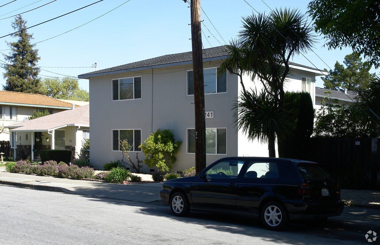 Building Photo - 1241 Clinton St