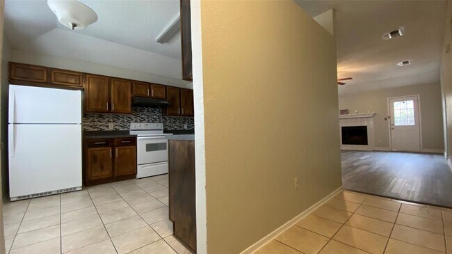 Foto del edificio - 1109 Falconcrest Ct