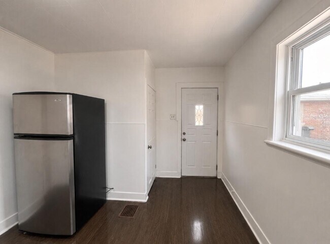 Photo du bâtiment - Stylish 3 Bedroom House for Rent –  $2,299/month (plus utilities)
