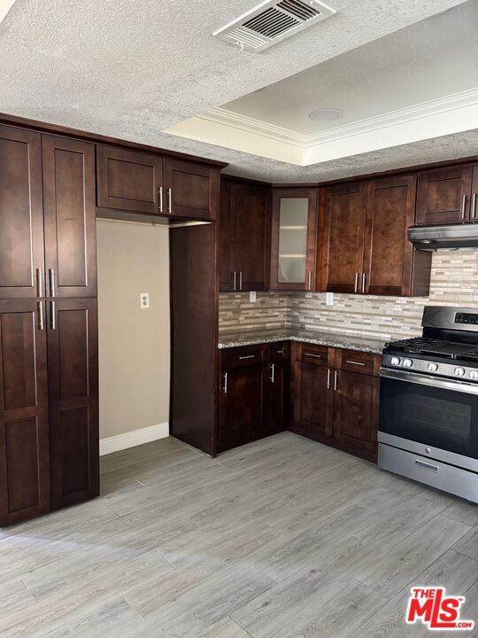 Foto del edificio - 1616 W 206th St