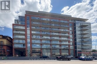 Building Photo - 354-354 Gladstone Ave