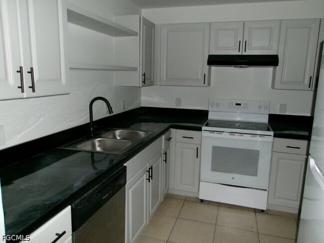 Building Photo - 4414 25th St SW