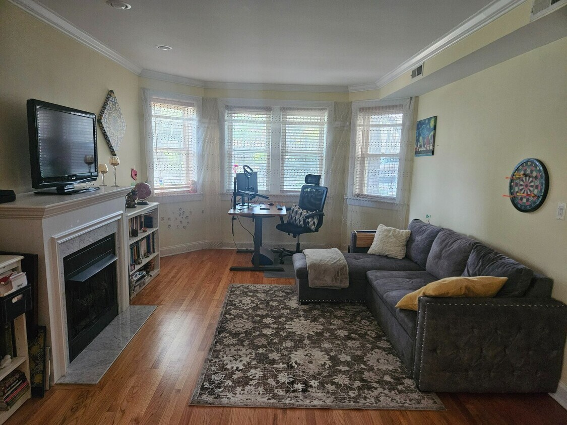 Primary Photo - 1258 W Winona St