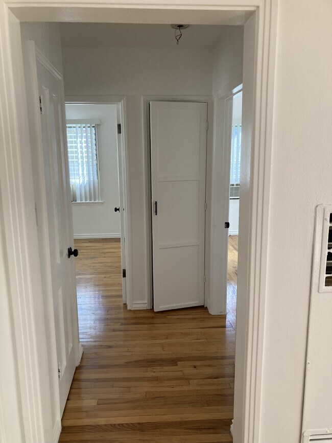 Foto del edificio - 1032 N Croft Ave