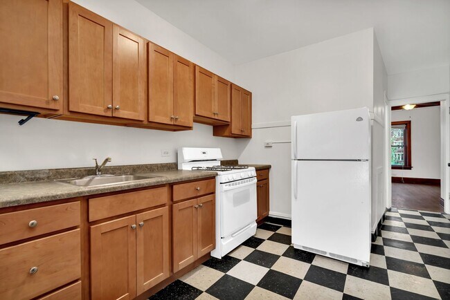 Building Photo - 808 W Arlington Ave