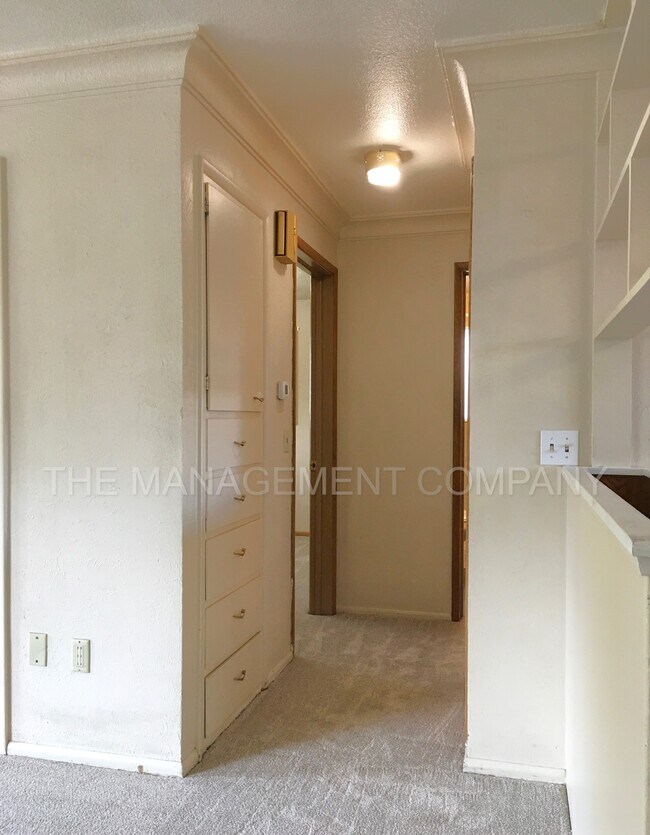 Foto del edificio - 230 Richardson Dr