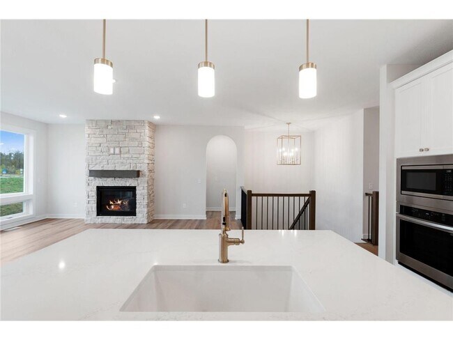 Foto del edificio - 10275 Shadyview Ln N