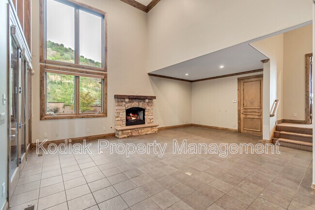 Building Photo - 3608 E Crest Mount Cir
