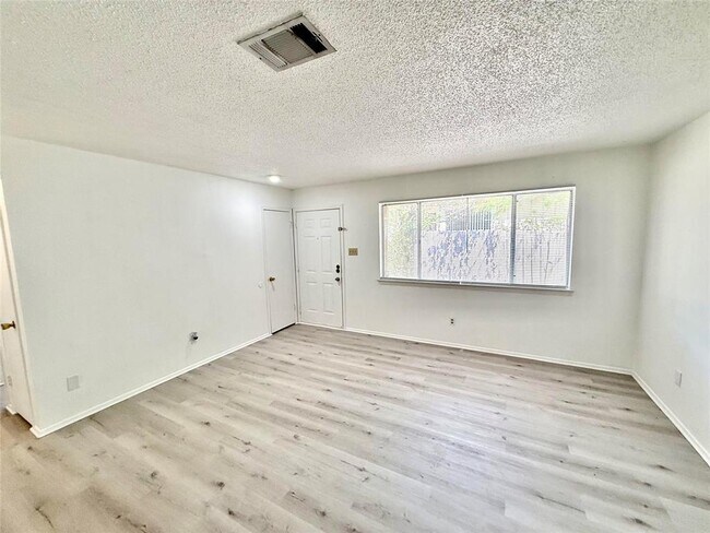Foto del edificio - 403 Country Aire Dr