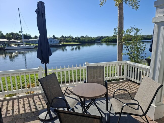 Building Photo - 3837 Pompano Dr SE