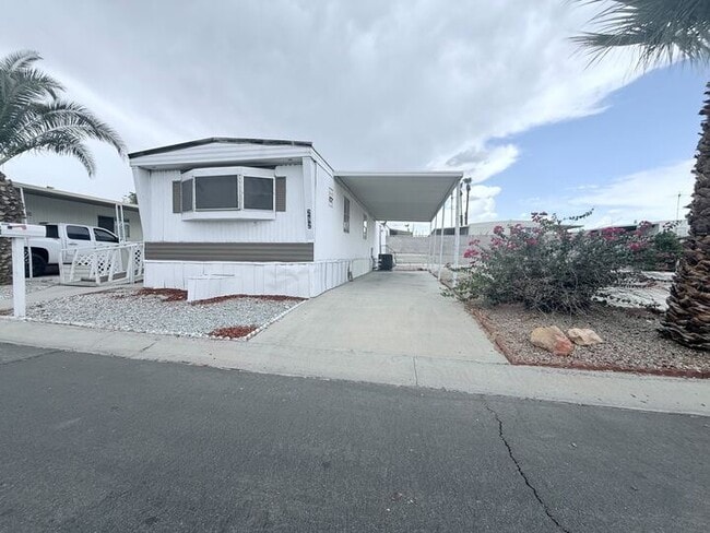 Building Photo - 3601 E Wyoming Ave