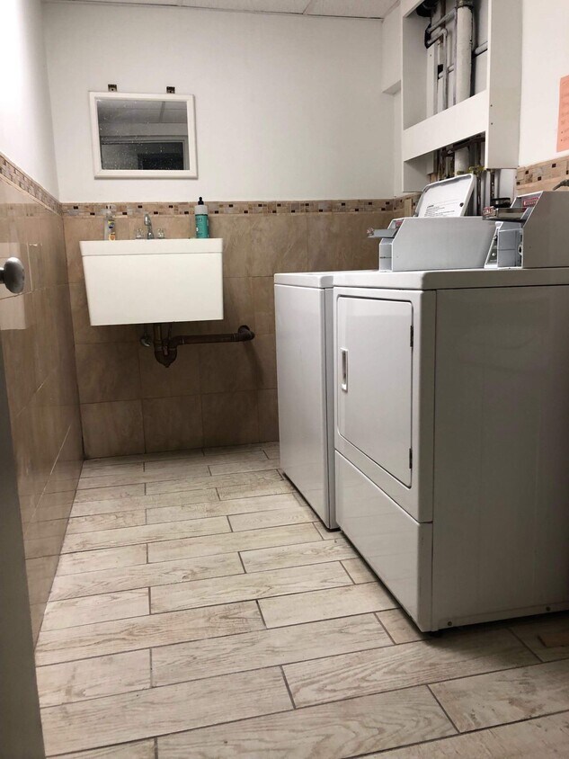 Foto principal - 518 Putnam Ave