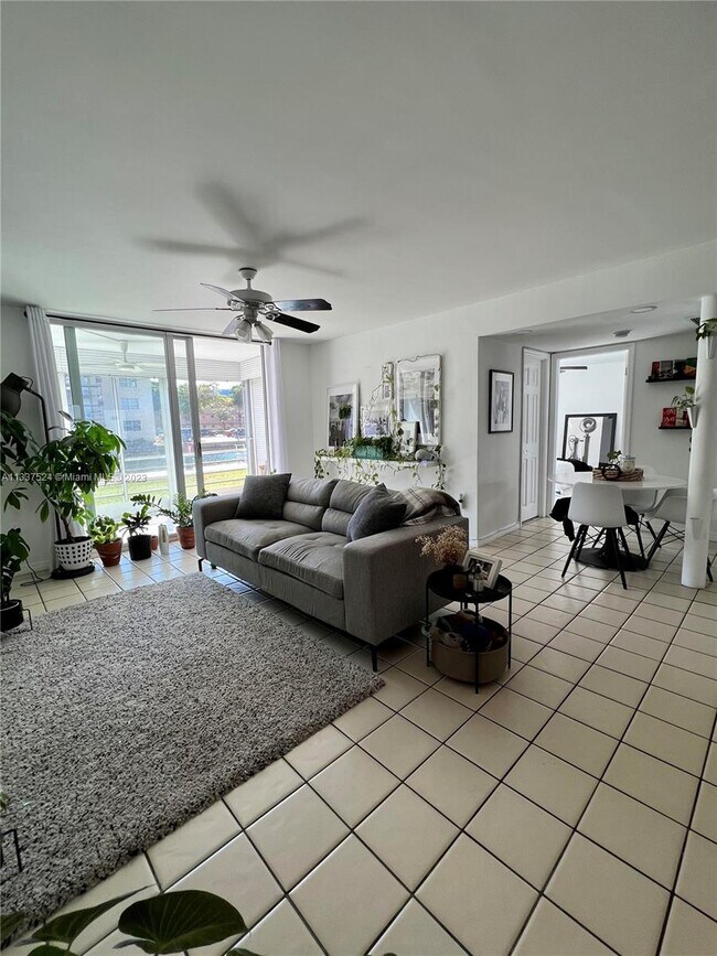 Foto del edificio - 3600 NE 170th St