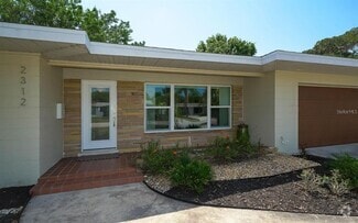 Building Photo - 2312 Valencia Dr