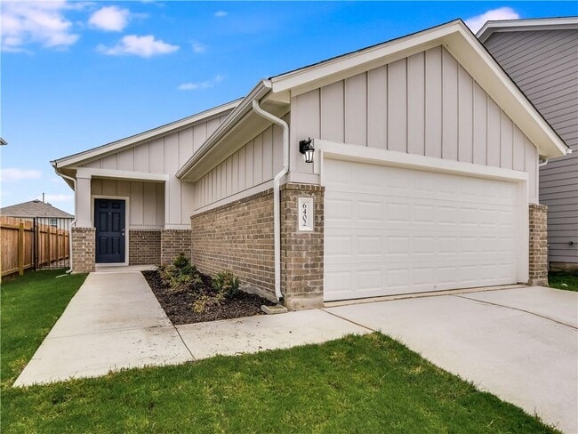 Building Photo - 6402 Fall Creek Dr