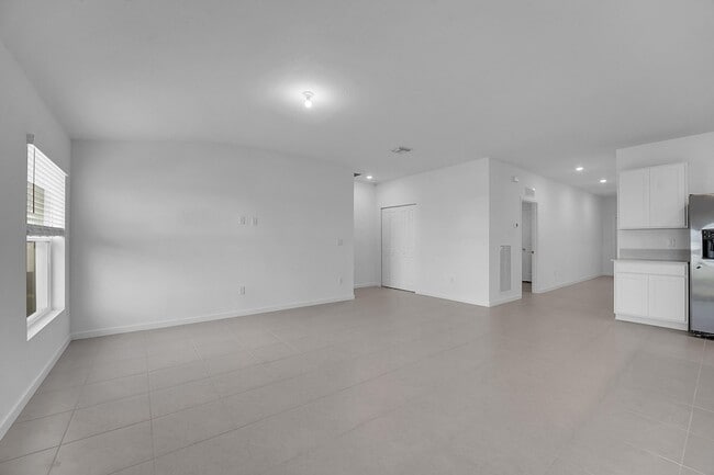 Building Photo - 5936 Mangrove Dr