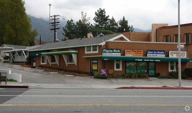 Foto del edificio - 3051-3055 3/4 Foothill Blvd
