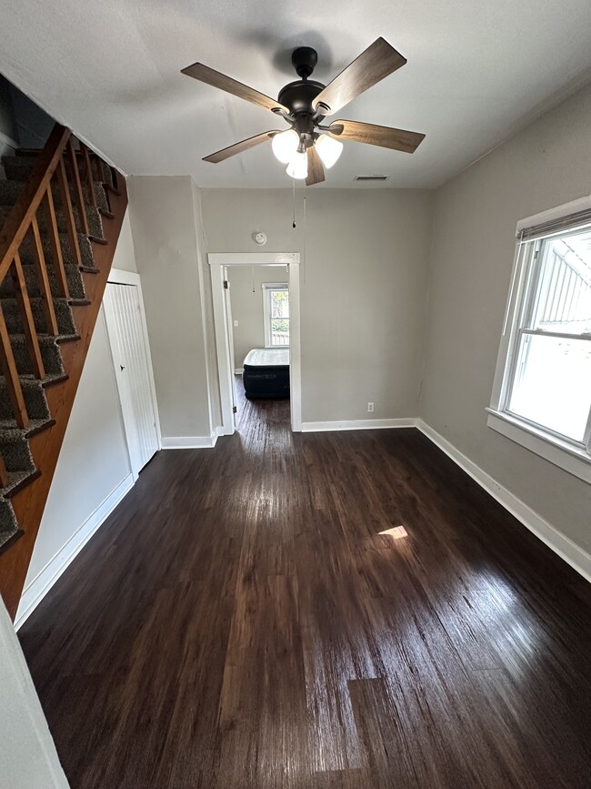 Building Photo - 841 Beecher St