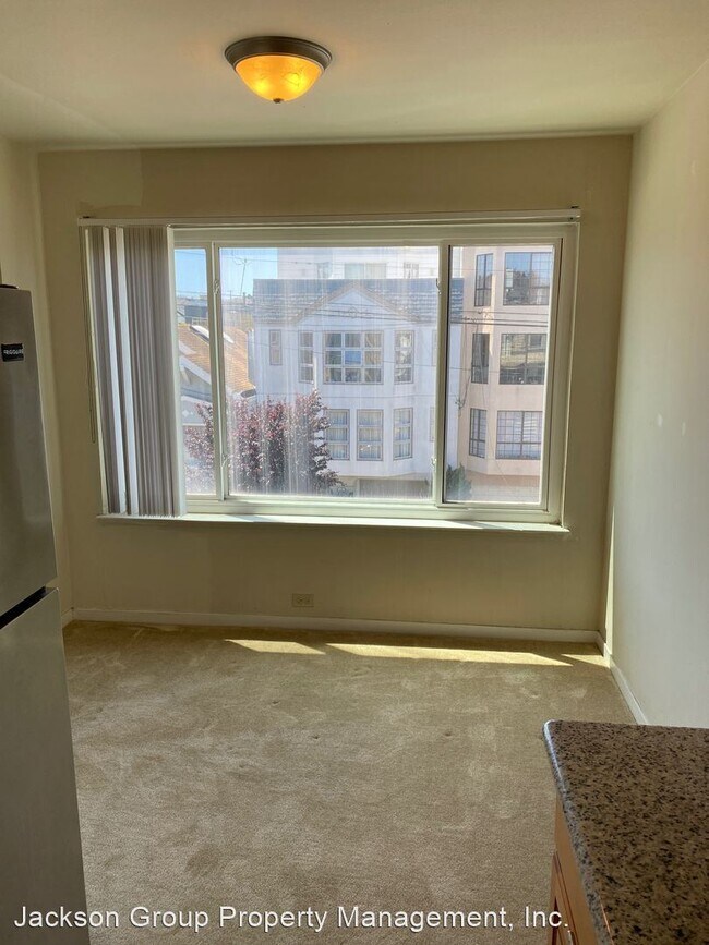Building Photo - 554 6th Ave