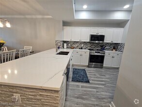 Building Photo - 10700 Ravenna Way