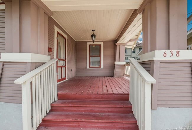 Building Photo - 638 Cedar St