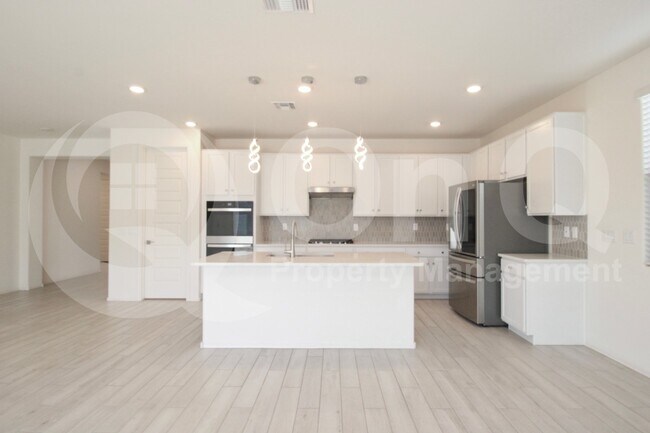 Building Photo - 3037 W la Mirada Dr