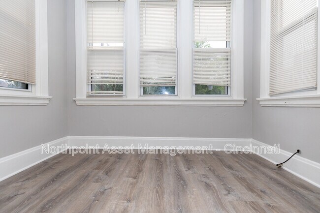 Foto del edificio - 3425 W 8th St
