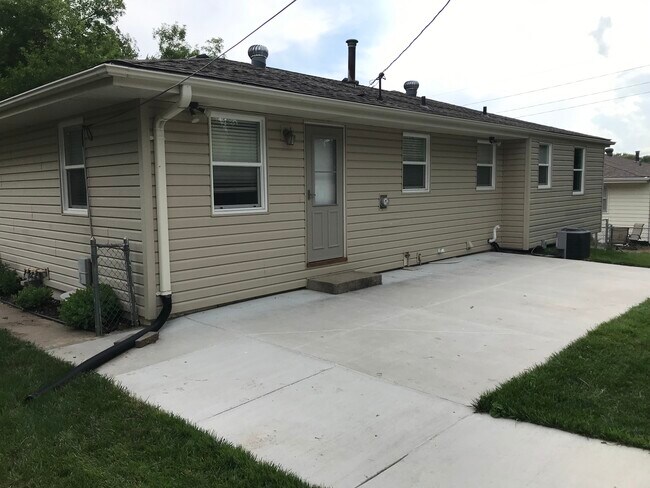 Building Photo - 2910 Irene St