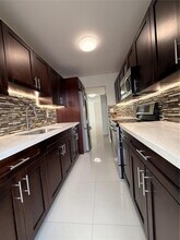 Building Photo - 10001 W Bay Harbor Dr