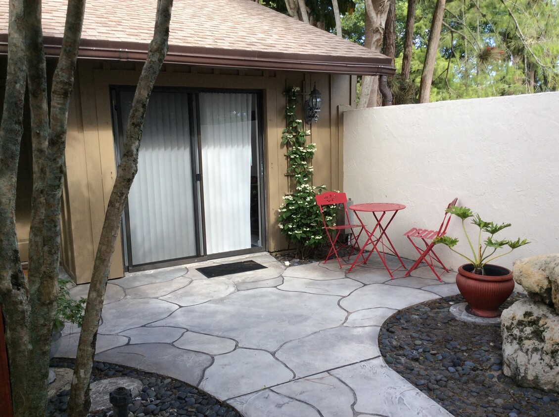 Foto principal - 241 Pleasant Wood Dr