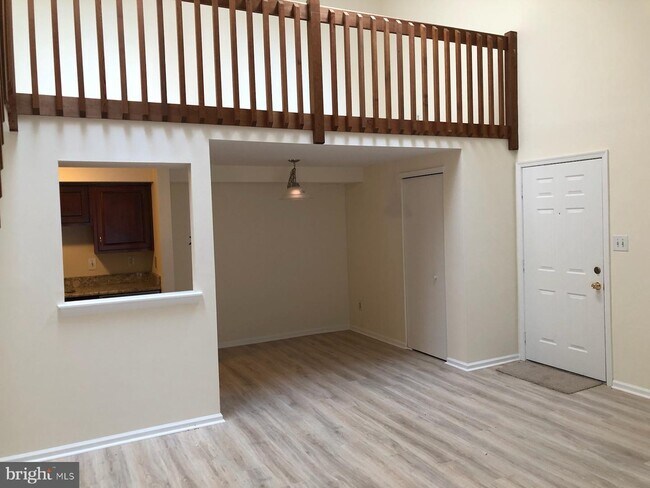 Building Photo - 55 Dover Ct