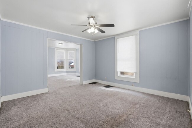 Foto del edificio - Spacious 4bed 2 bath home in Davenport