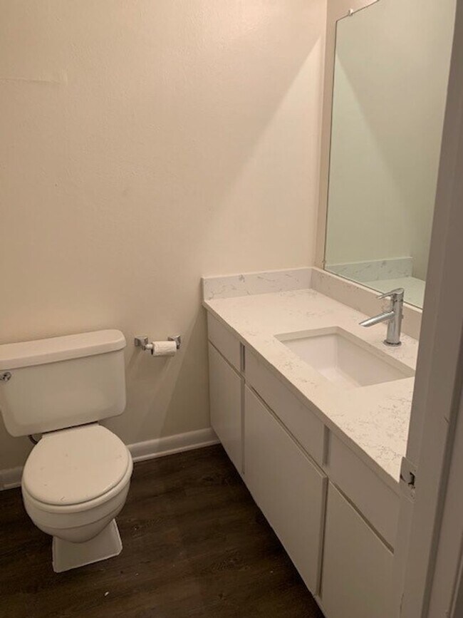 Building Photo - 2350 E Geddes Ave