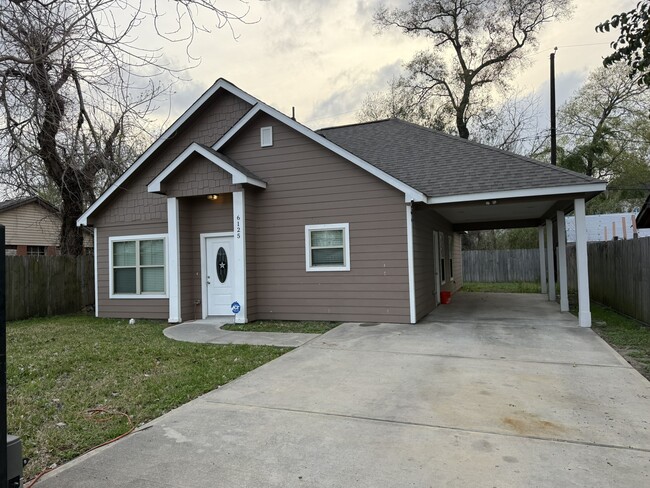 Building Photo - 6125 Rollins St