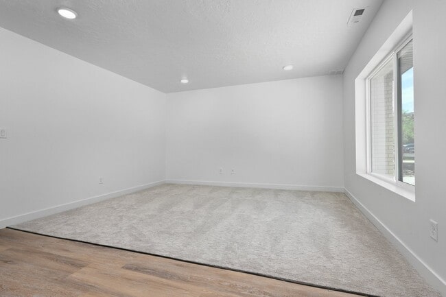 Building Photo - 567 W 620 N